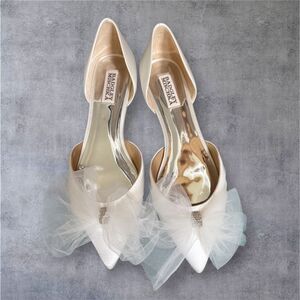 Badgley Mischka Fergie, White, Bridal Flats 81/2M, Big Bow and crystal charm.